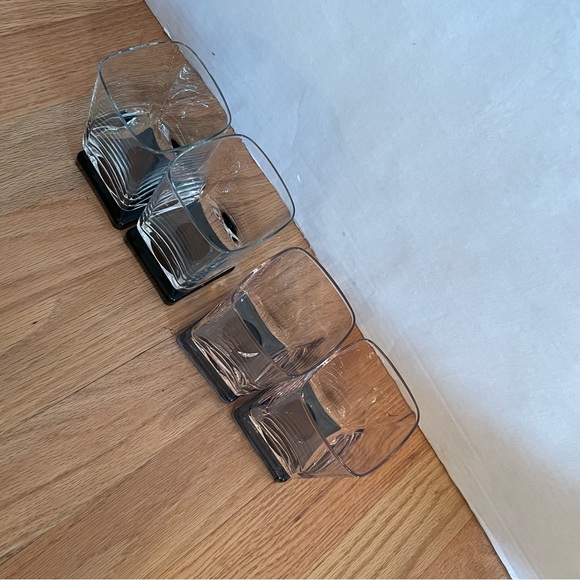 Vintage set of 4 square pedestal bottom glasses - Picture 3 of 9